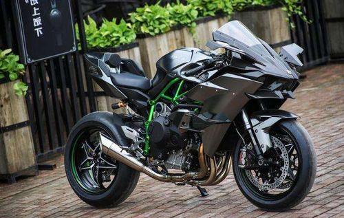 航拍国产机车图片视频